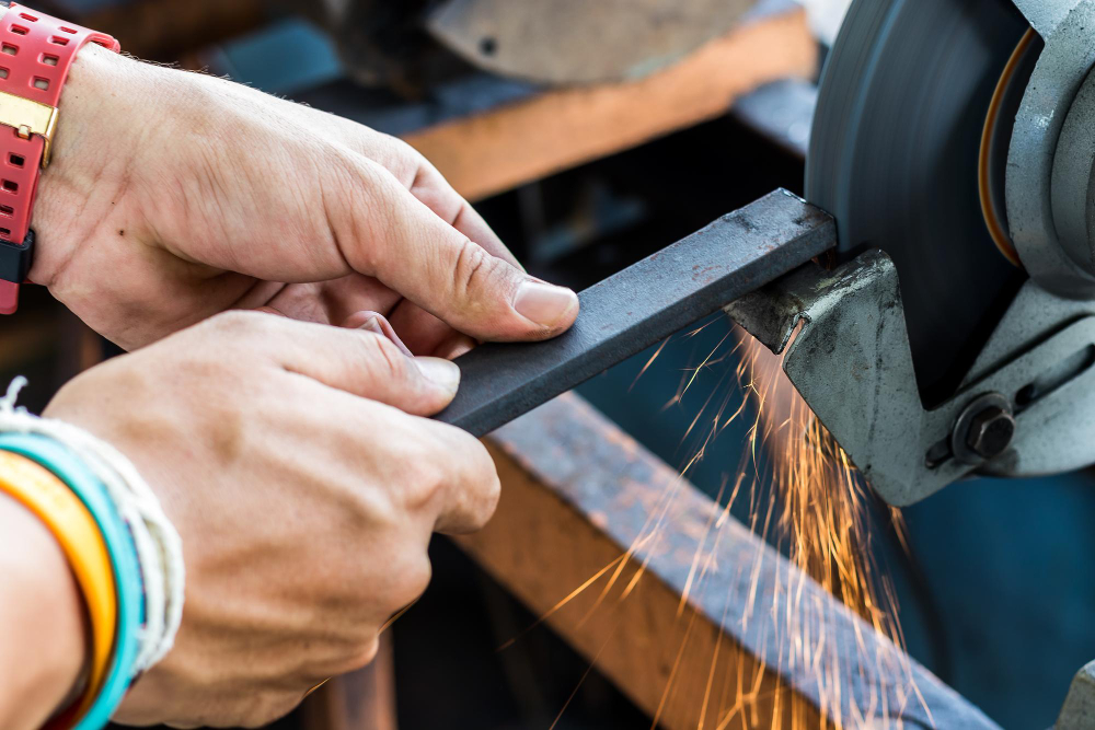 HW Albafer Ferro e Aço - Empresa de corte e dobra de chapas em Osasco